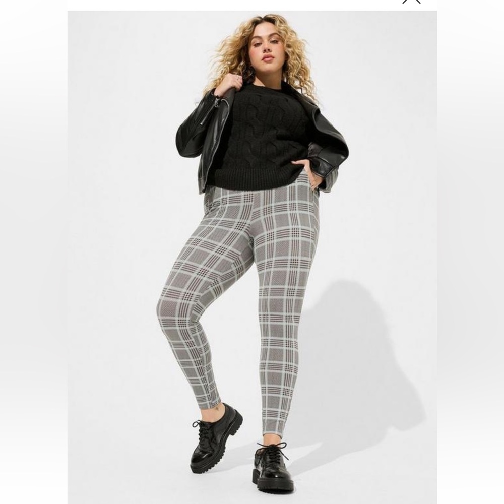 Torrid Full Length Signature Waist Pocket Legging